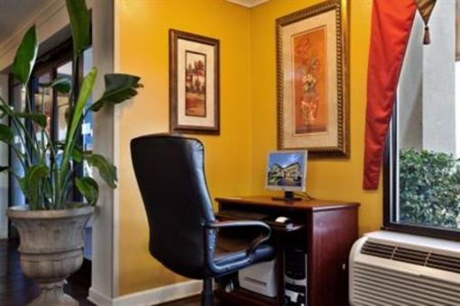 фото отеля Holiday Inn Express Hotel & Suites Spring Lake (North Carolina)
