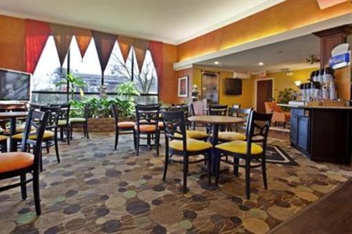 фото отеля Holiday Inn Express Hotel & Suites Spring Lake (North Carolina)