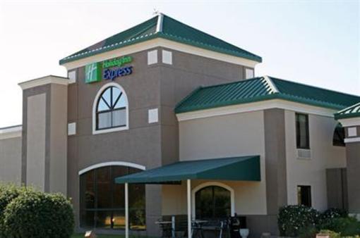 фото отеля Holiday Inn Express Hotel & Suites Spring Lake (North Carolina)