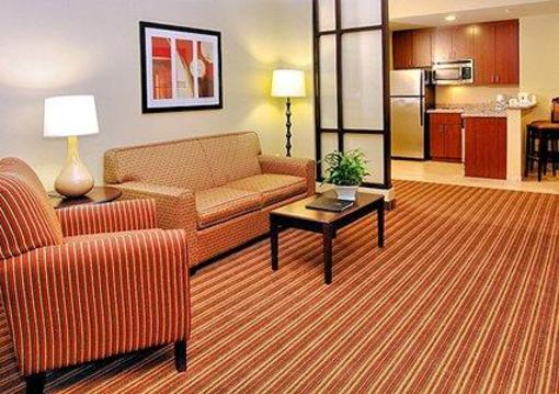 фото отеля Comfort Suites West of the Ashley