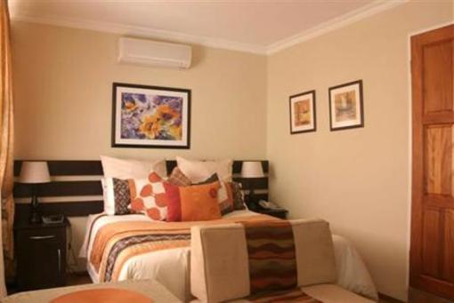 фото отеля Queen's Place Apartments Kensington Johannesburg