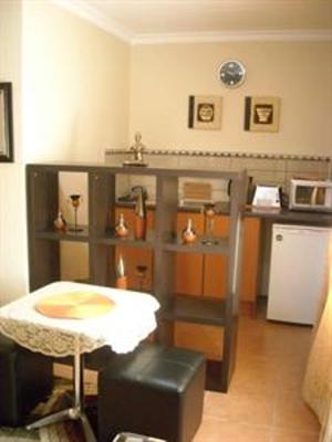 фото отеля Queen's Place Apartments Kensington Johannesburg