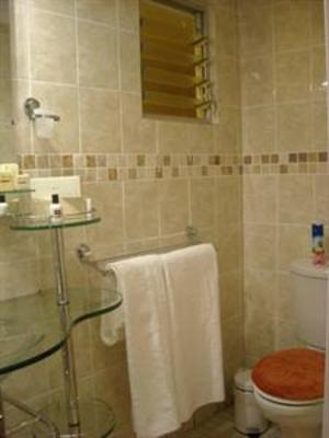 фото отеля Queen's Place Apartments Kensington Johannesburg