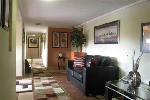фото отеля Queen's Place Apartments Kensington Johannesburg