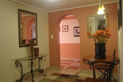 фото отеля Queen's Place Apartments Kensington Johannesburg