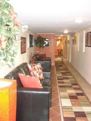 фото отеля Queen's Place Apartments Kensington Johannesburg