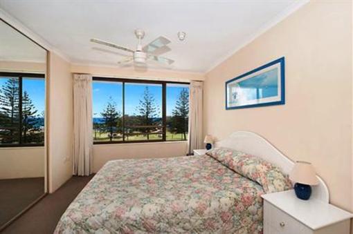 фото отеля South Pacific Plaza Broadbeach