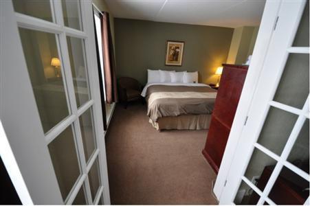 фото отеля Chateau Regina Hotel & Suites