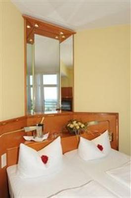 фото отеля Arkona Strandhotel Binz