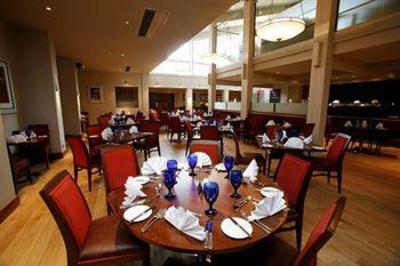 фото отеля Menzies Cambridge Hotel & Golf Club