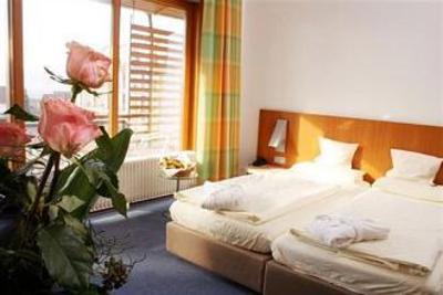 фото отеля Aqualux Wellness & Tagungshotel Bad Salzschlirf