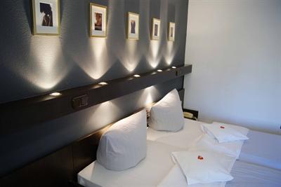 фото отеля Lindenhof Landgasthof Hotel