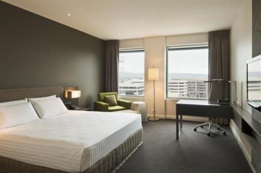 фото отеля Crowne Plaza Hotel Adelaide