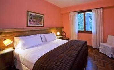 фото отеля Los Nobles Hostal de Bosque
