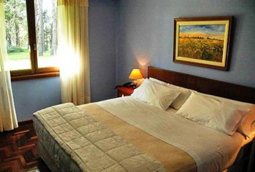 фото отеля Los Nobles Hostal de Bosque