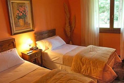 фото отеля Los Nobles Hostal de Bosque