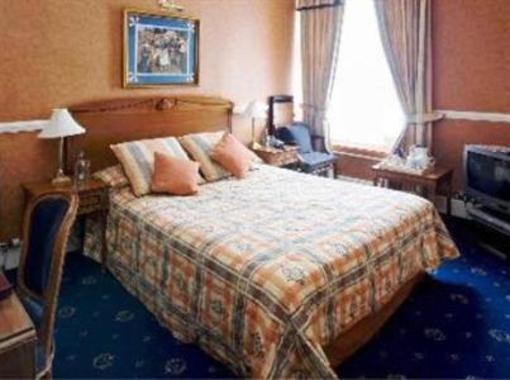 фото отеля Snooty Fox Hotel