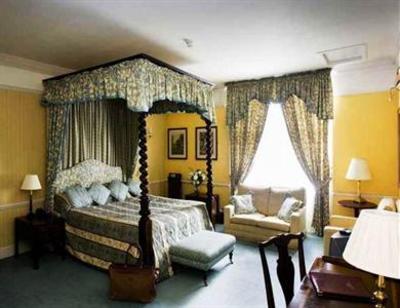 фото отеля Snooty Fox Hotel