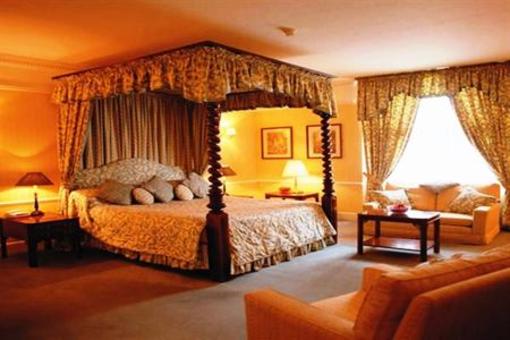фото отеля Snooty Fox Hotel