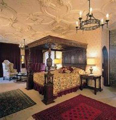 фото отеля Thornbury Castle and Tudor Gardens