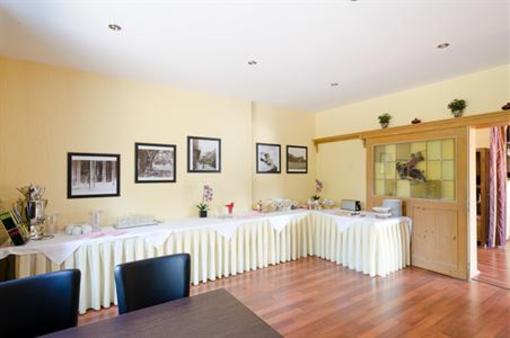 фото отеля Hotel Zur Krone Schwieberdingen