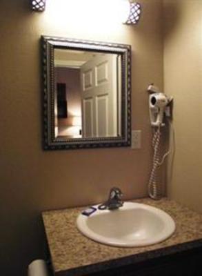 фото отеля Extend a Suites Victoria
