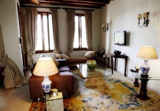 фото отеля Venice Country Apartments