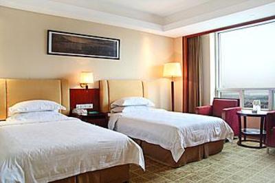 фото отеля Triumphal Arch Huatian Hotel Wuhan