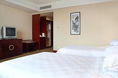 фото отеля Triumphal Arch Huatian Hotel Wuhan