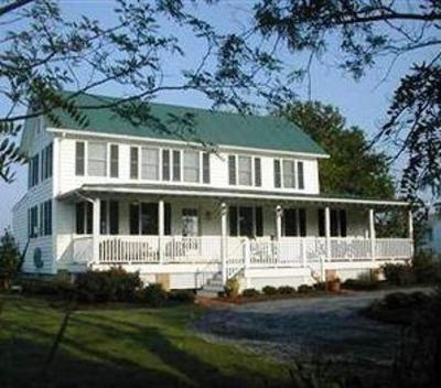 фото отеля Lazyjack Inn on Dogwood Harbor
