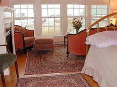 фото отеля Lazyjack Inn on Dogwood Harbor