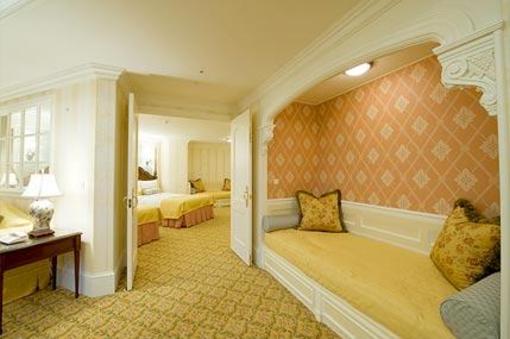 фото отеля Tokyo Disneyland Hotel