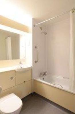 фото отеля Travelodge Birmingham Oldbury