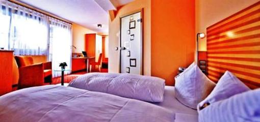 фото отеля Hotel Gasthof Lowen Marschalkenzimmern