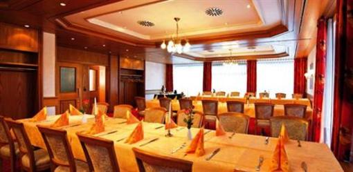 фото отеля Hotel Gasthof Lowen Marschalkenzimmern
