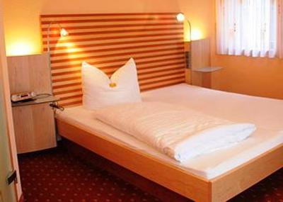 фото отеля Hotel Gasthof Lowen Marschalkenzimmern
