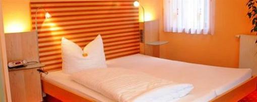 фото отеля Hotel Gasthof Lowen Marschalkenzimmern
