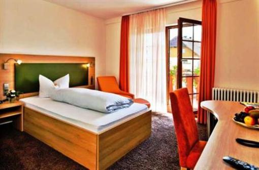 фото отеля Hotel Gasthof Lowen Marschalkenzimmern