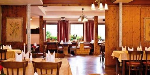 фото отеля Hotel Gasthof Lowen Marschalkenzimmern