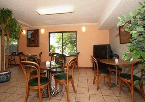 фото отеля Comfort Inn Midwestern Square