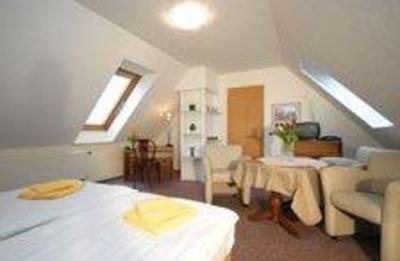 фото отеля Hotel-Pension garni Schwalbenhof