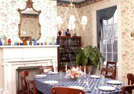 фото отеля John Morris Manor Bed & Breakfast