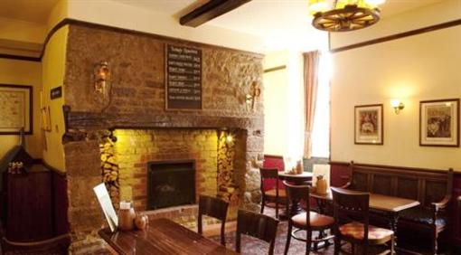 фото отеля The Saracens Head Hotel