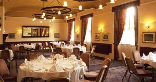 фото отеля The Saracens Head Hotel