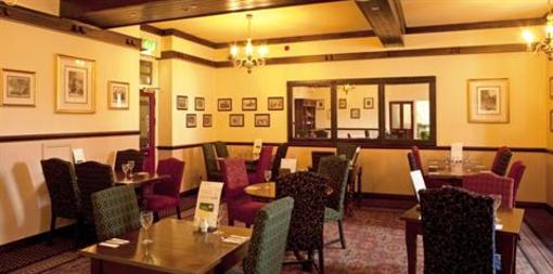 фото отеля The Saracens Head Hotel