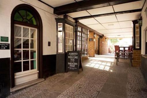 фото отеля The Saracens Head Hotel