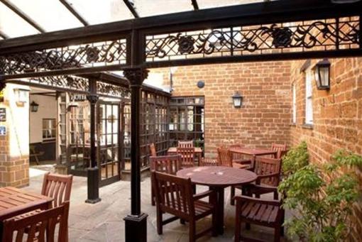 фото отеля The Saracens Head Hotel