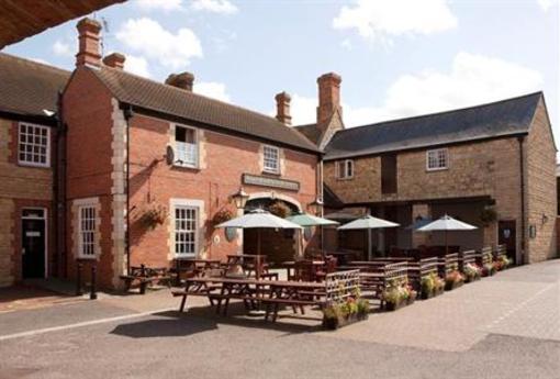 фото отеля The Saracens Head Hotel