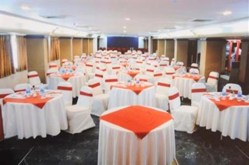 фото отеля Hotel Surya Vadodara