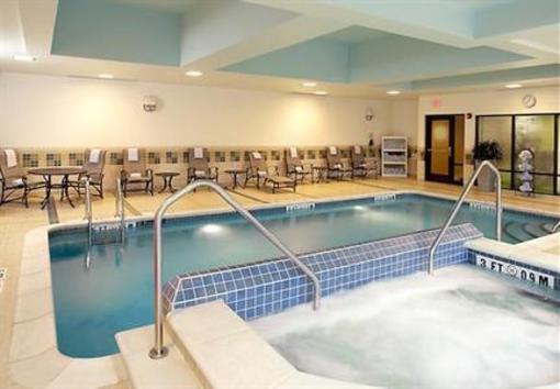 фото отеля Fairfield Inn & Suites Cumberland